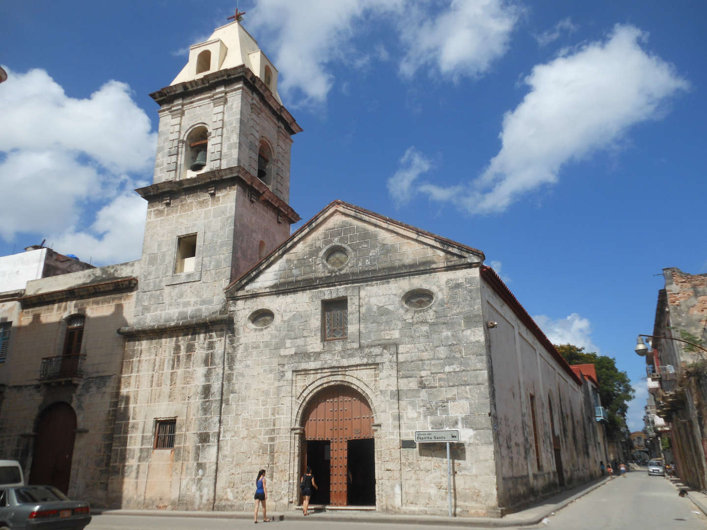 Frente de la Iglesia del Espíritu Santo en la Habana Vieja