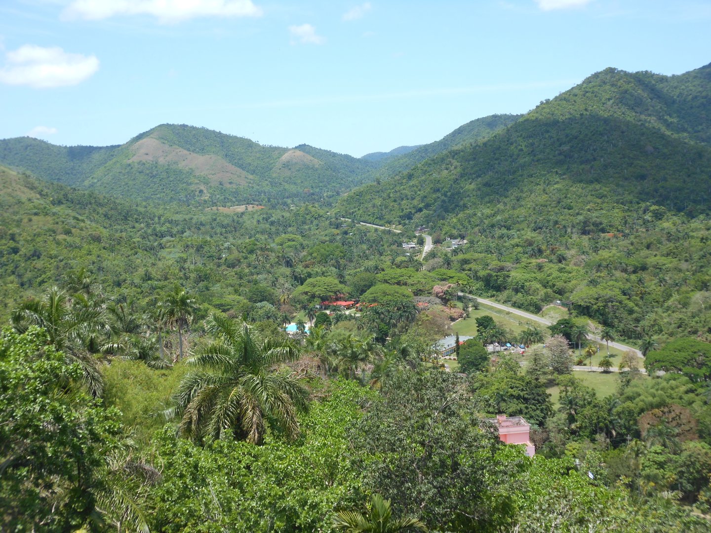 Elevaciones de la Sierra del Rosario desde un mirador de Soroa, Artemisa, Cuba
